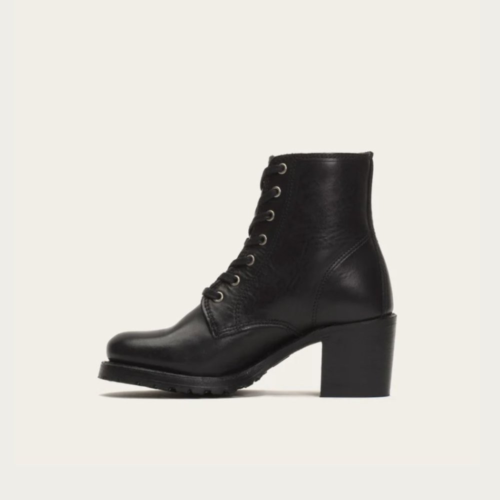NWT Frye Sabrina 6G Lace Up - Size 10